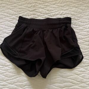 Lululemon hotty hot shorts 2.5’